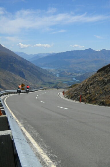crown range pass - going down towards queenstown