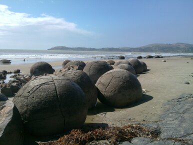 moeraki boulders