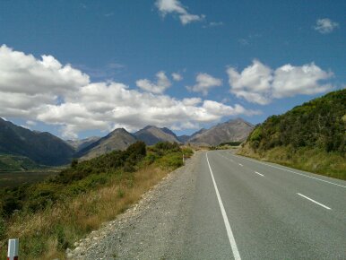 road up a saddle between Mahapoura and Clifden